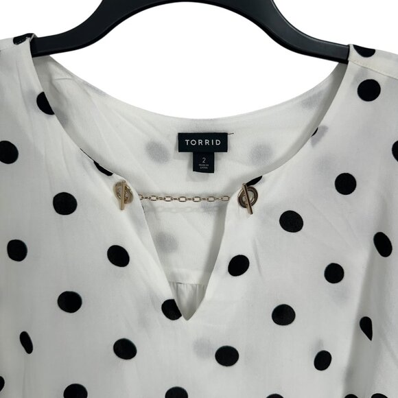 Torrid  Polka Dot V-Neck Chain Detail Top Blouse SZ 2XL  3/4 Sleeves White/Black - Picture 3 of 10